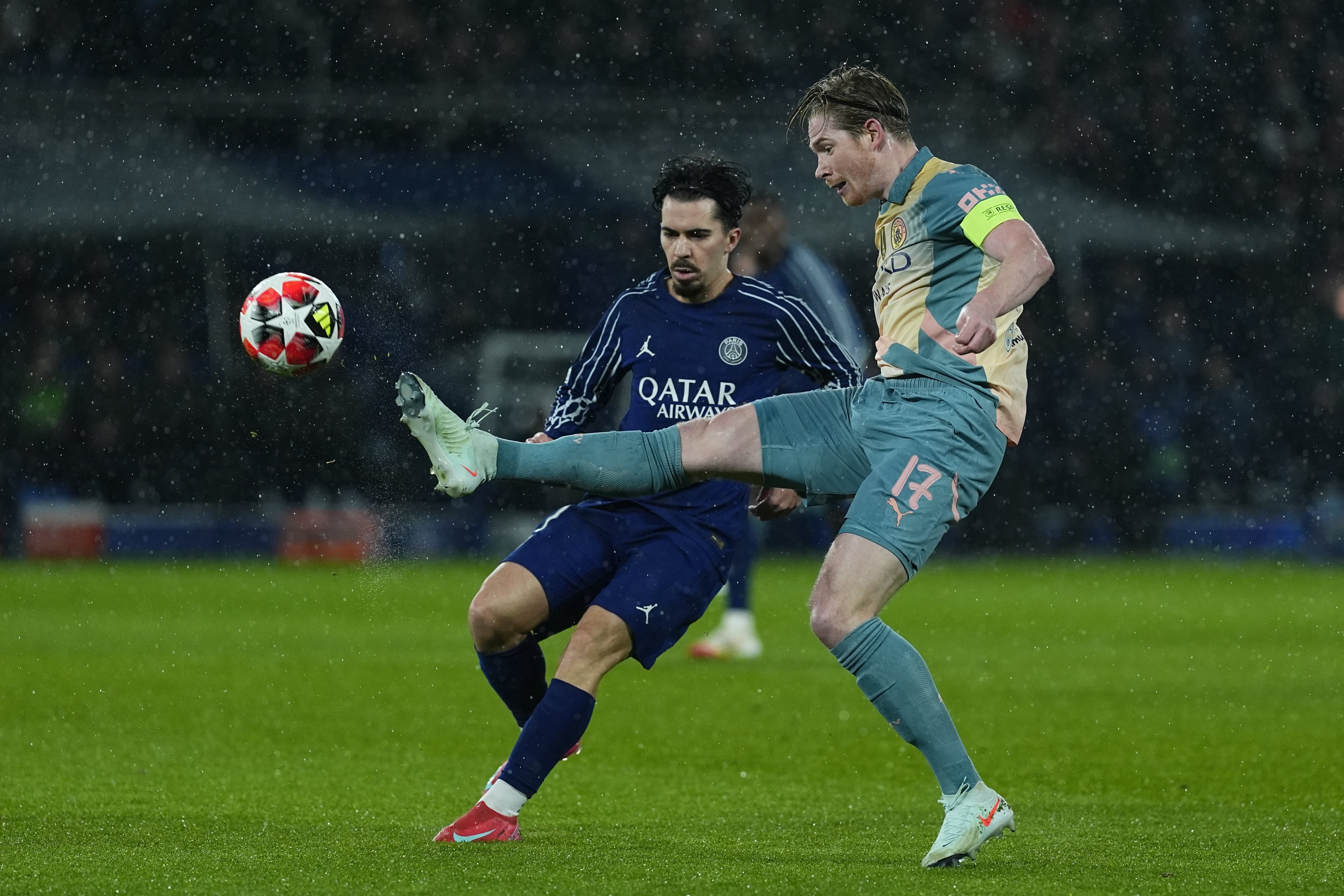 曼城战巴黎圣日耳曼，决胜时刻逼近的简单介绍