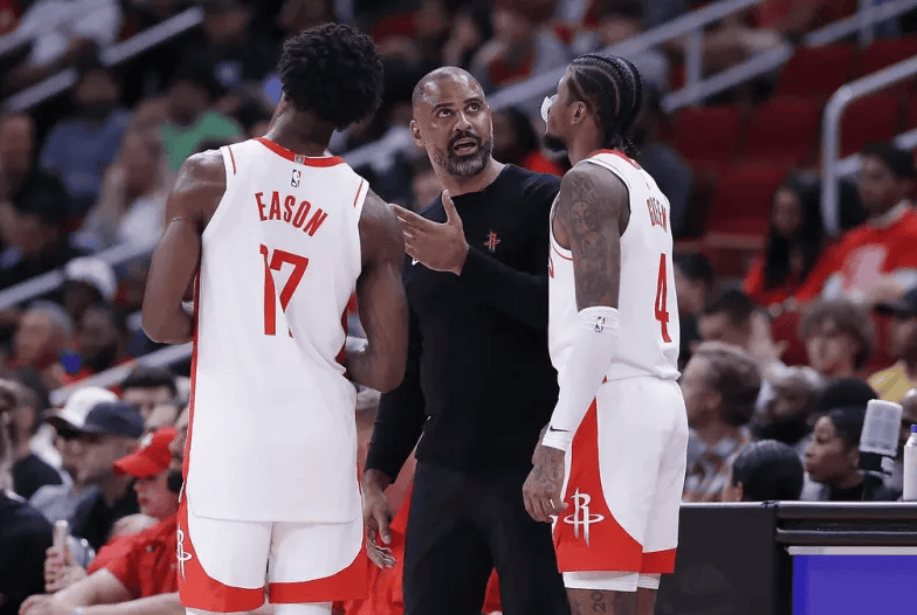 美国队主场胜利，稳居前列位置的简单介绍