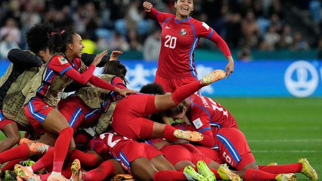 美洲女足杯率先开打，墨西哥队战胜巴拿马队