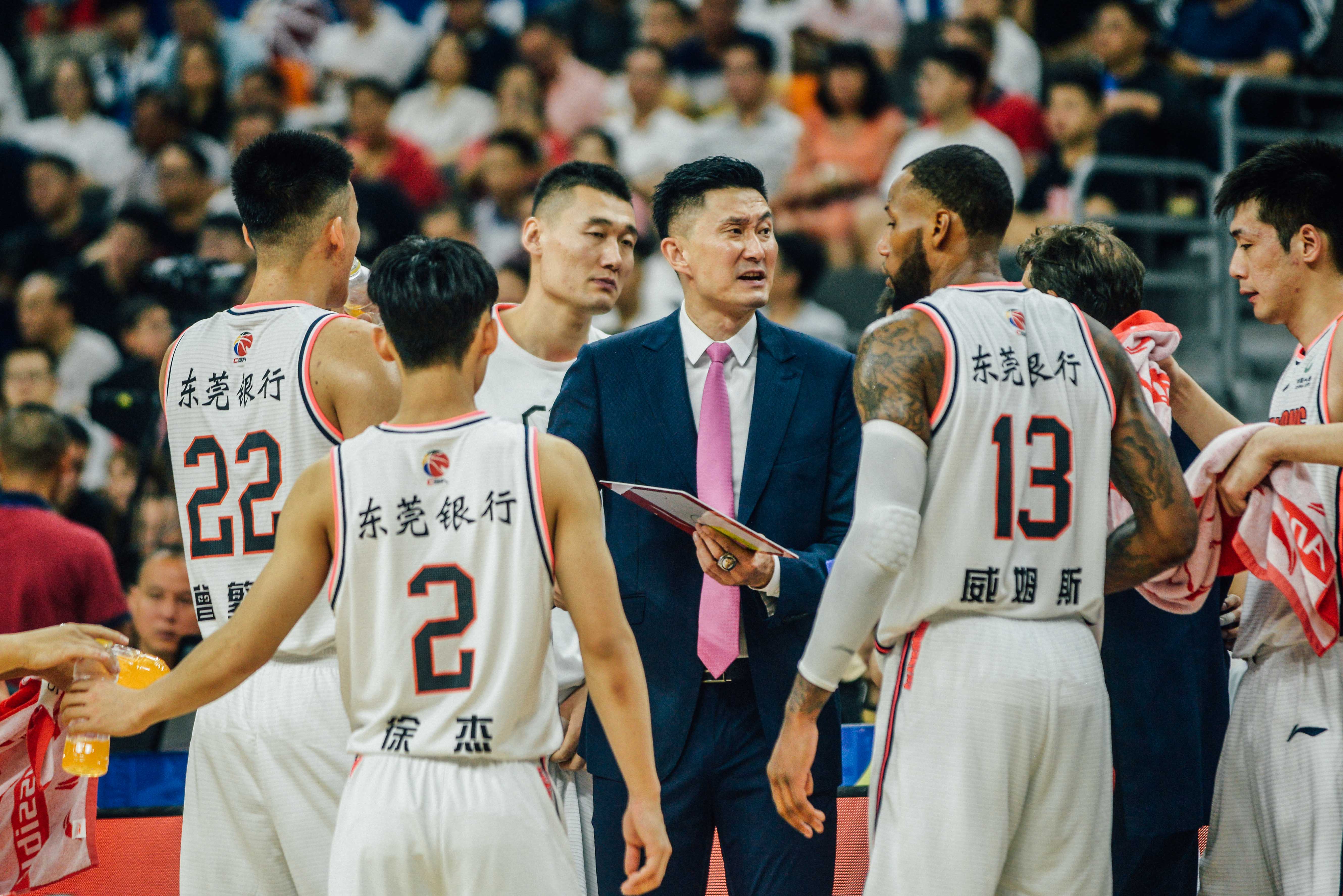 体育竞技场面激烈紧张,观众眼前一亮 体育竞技场面激烈紧张,观众眼前一亮