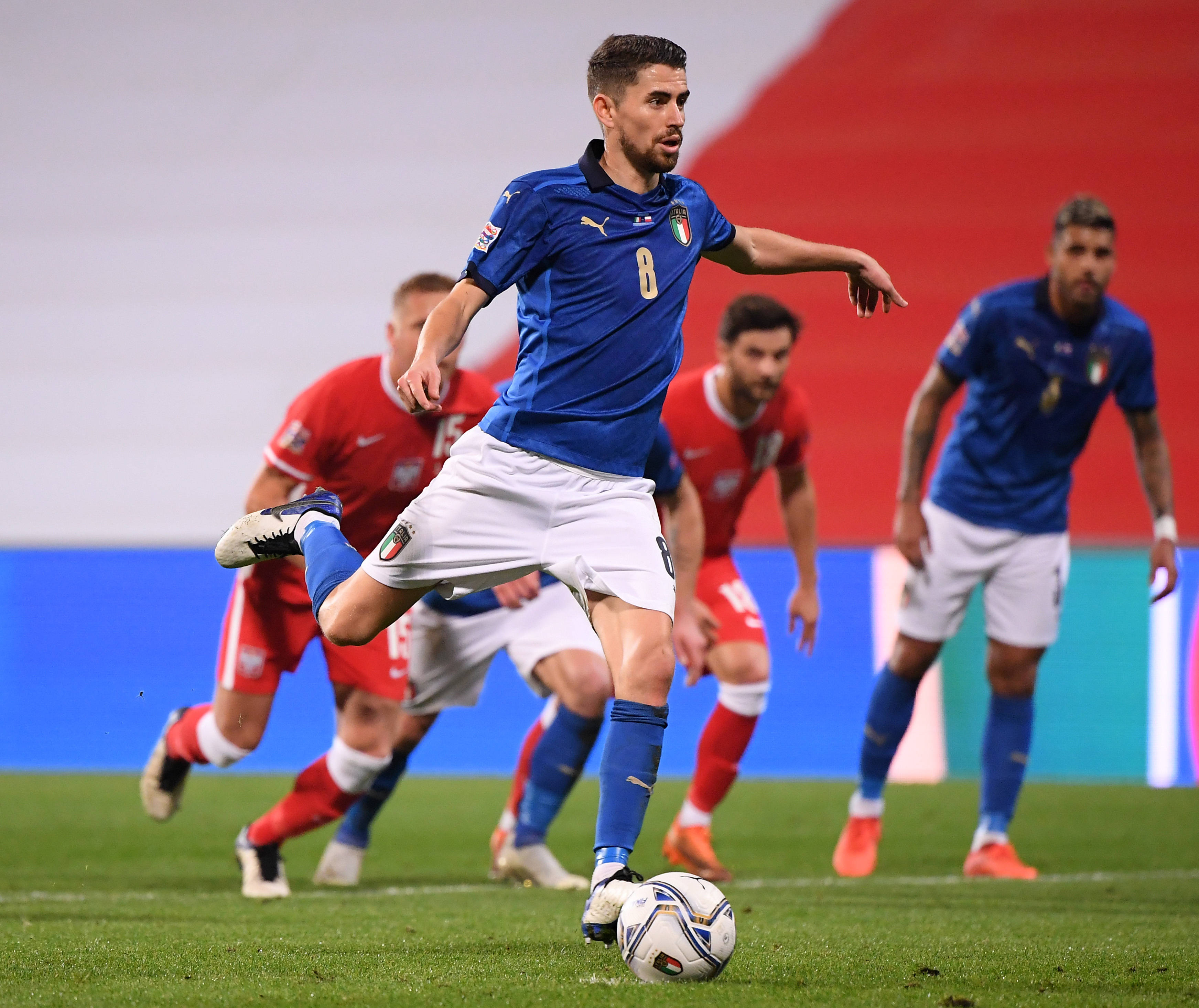 欧国联赛球员技术精湛，精彩瞬间不容错过