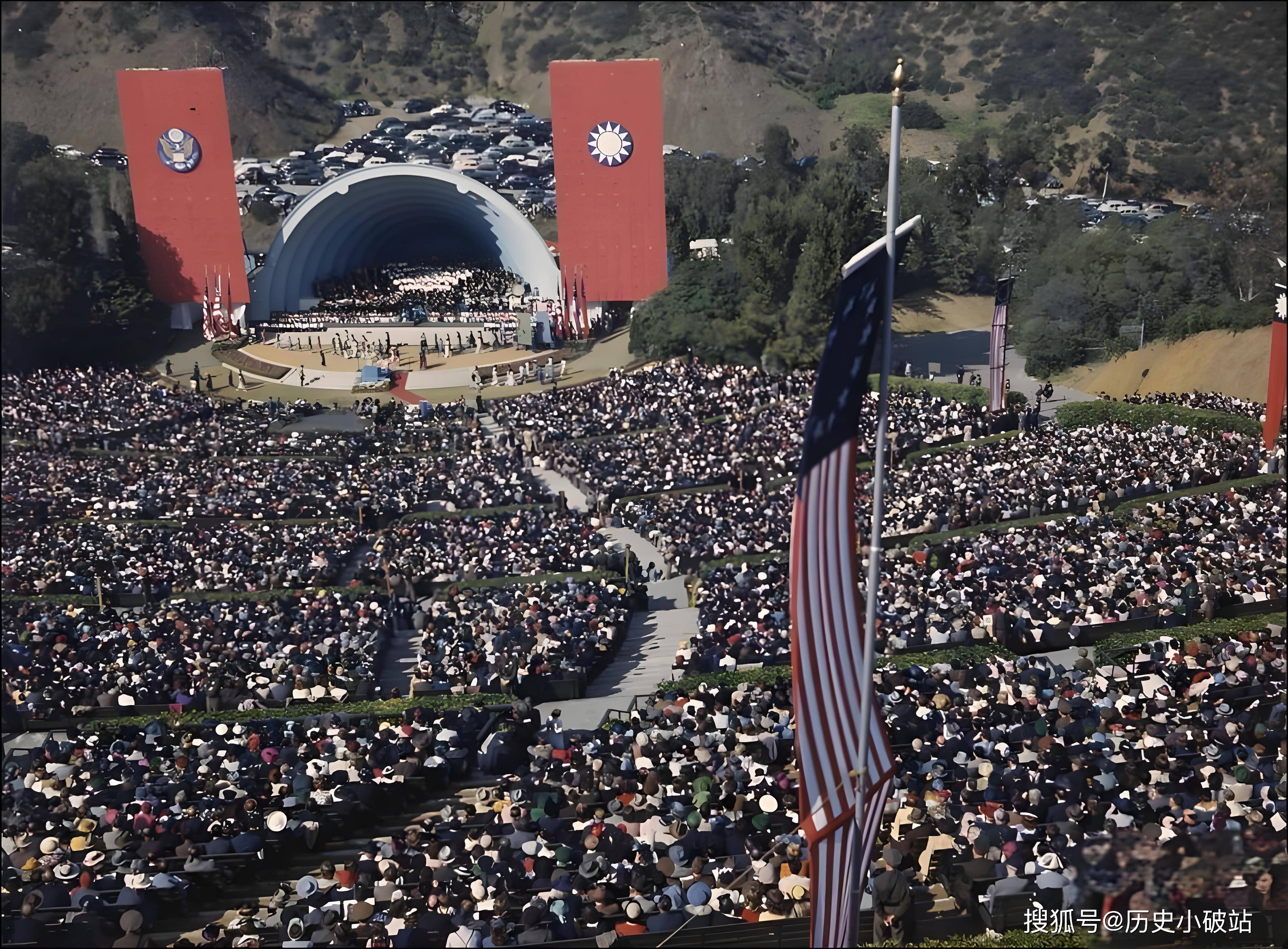 传奇瞬间：球员全神贯注，球场激荡