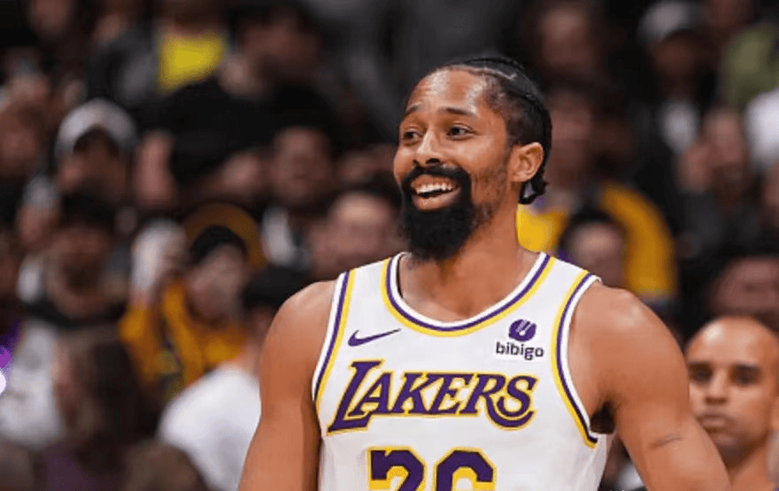 湖人再次战胜步行者,展现强大实力 湖人再次战胜步行者,展现强大实力