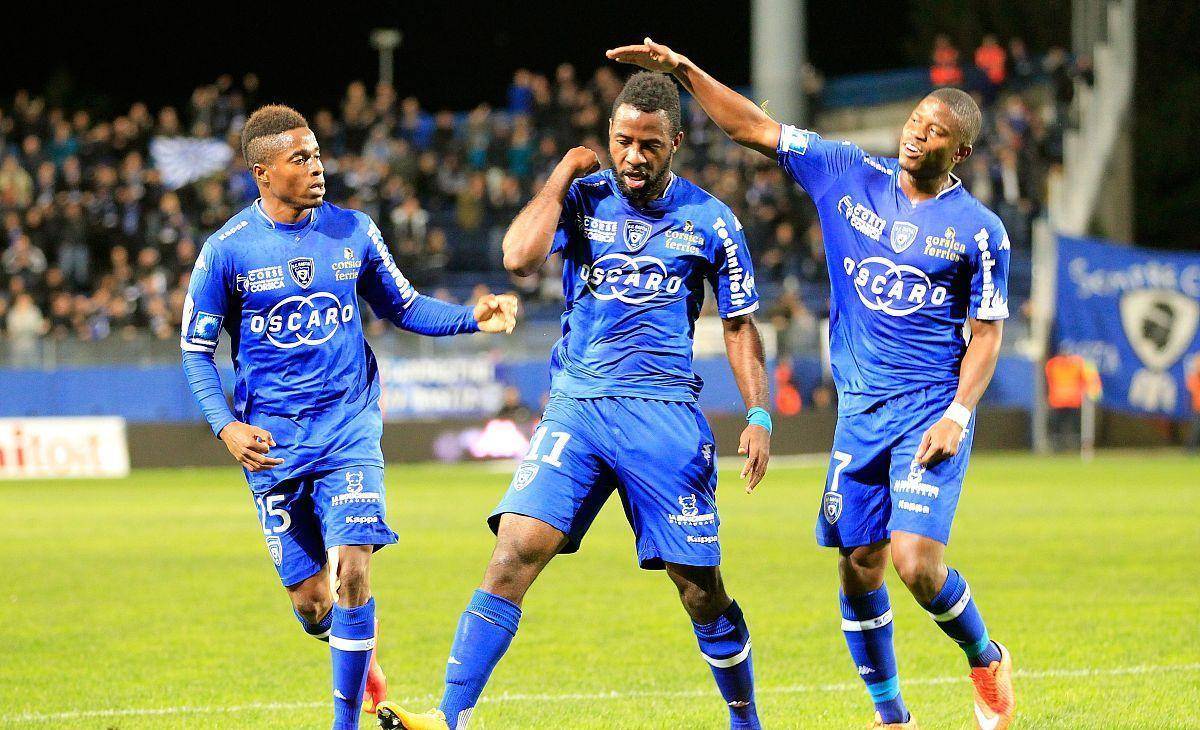 卡昂主帅神秘伤病,球队备战受影响 卡昂主帅神秘伤病,球队备战受影响