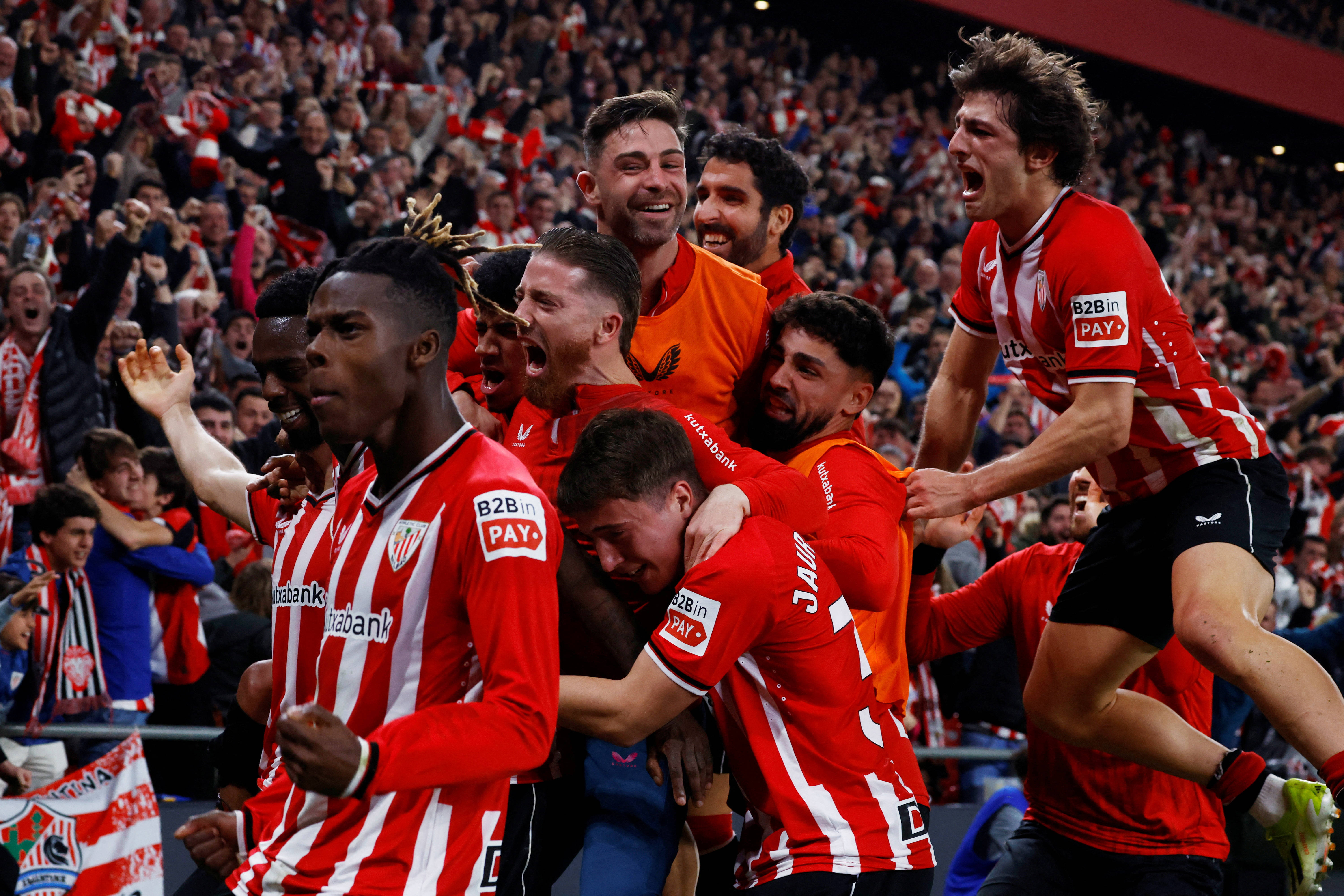 包含瑞士队备战法国，欧预赛火爆场面持续升温的词条