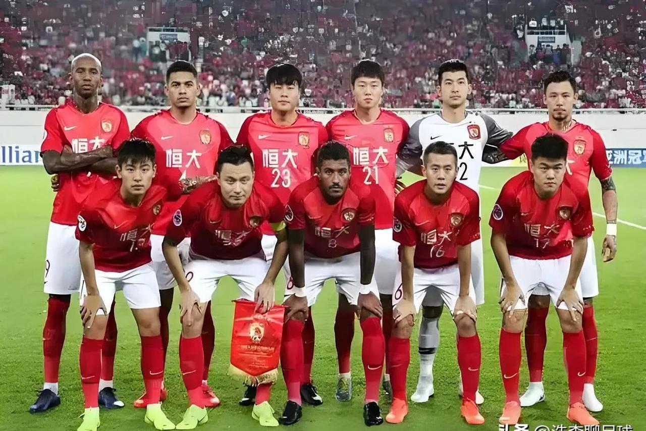 广州德比再度上演,恒大球迷热血沸腾 广州德比再度上演,恒大球迷热血沸腾