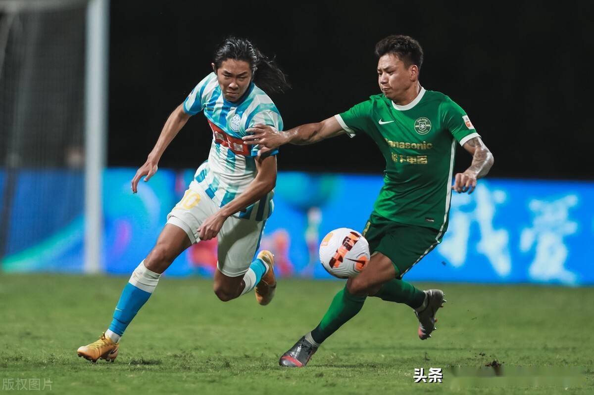 上海绿地申花与武汉卓尔争取全力赢球