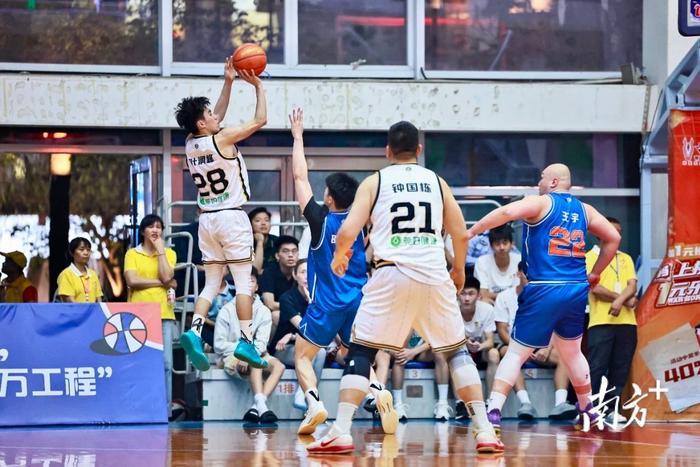 男子篮球联赛季后赛前哨战打响，焦点明显