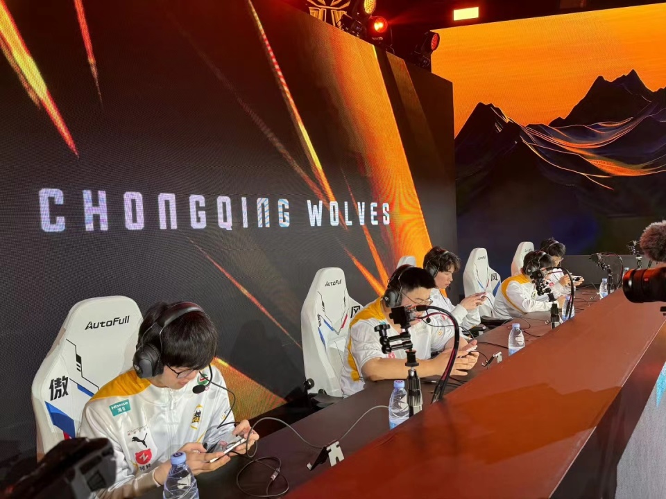 北京狼队在比赛中表现出色横扫对手