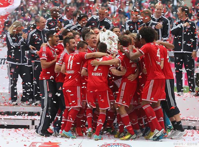 拜仁横扫对手，轻松杀入四强