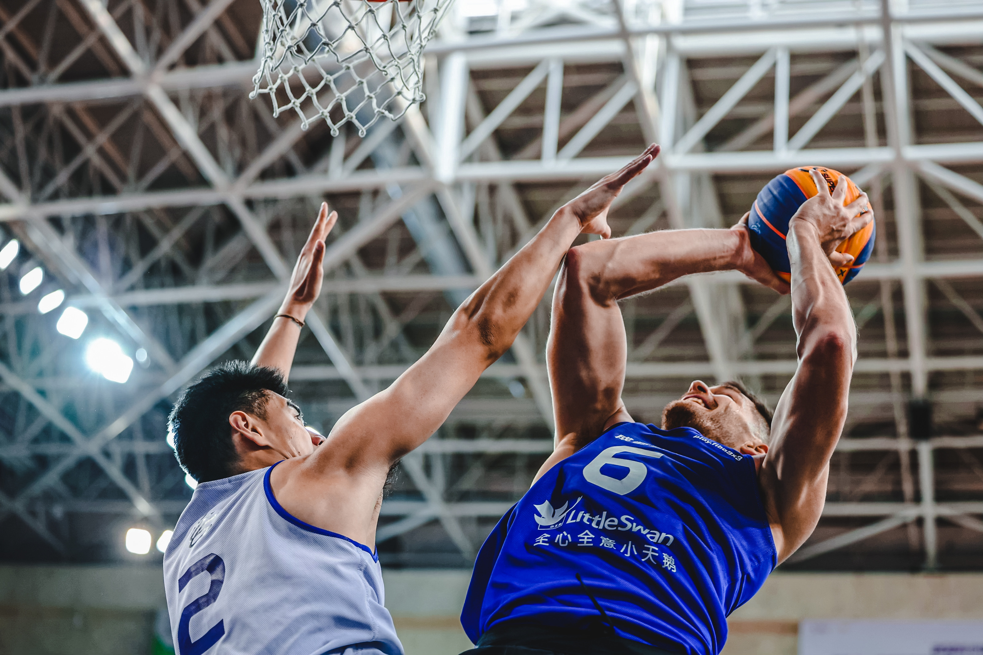 篮球比赛上演绝杀,球迷沸腾欢呼的简单介绍 篮球比赛上演绝杀,球迷沸腾欢呼的简单介绍