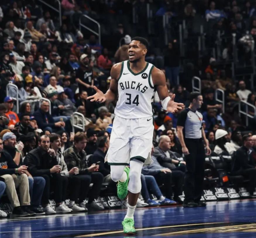 关于雄鹿客场战胜独行侠，字母哥继续高光表现的信息