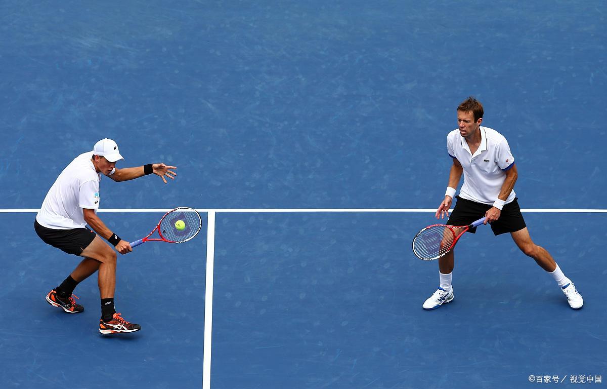 克鲁塞罗球员强力封堵对手进攻 克鲁塞罗球员强力封堵对手进攻