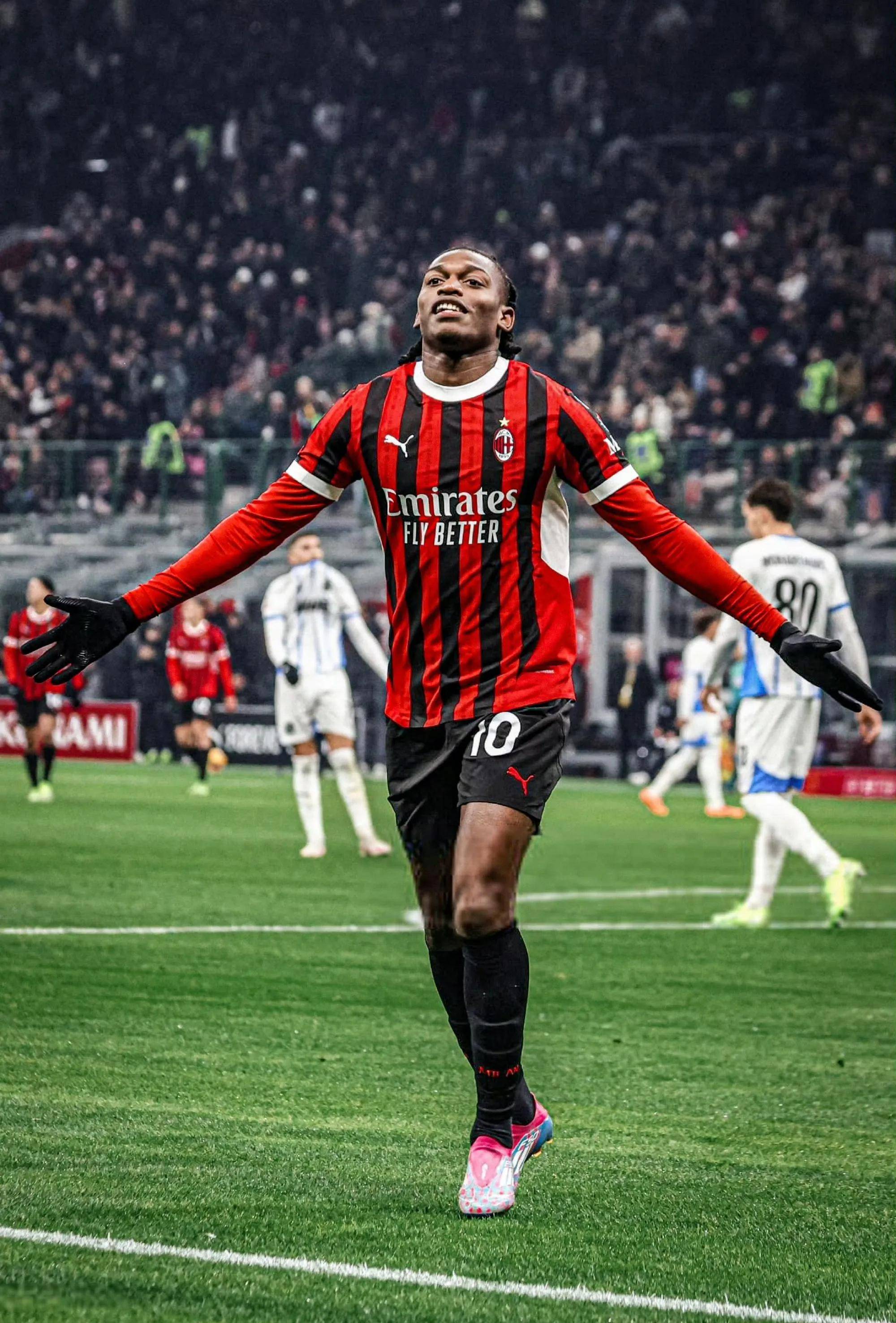 -战绩亮眼：AC米兰紧紧追赶