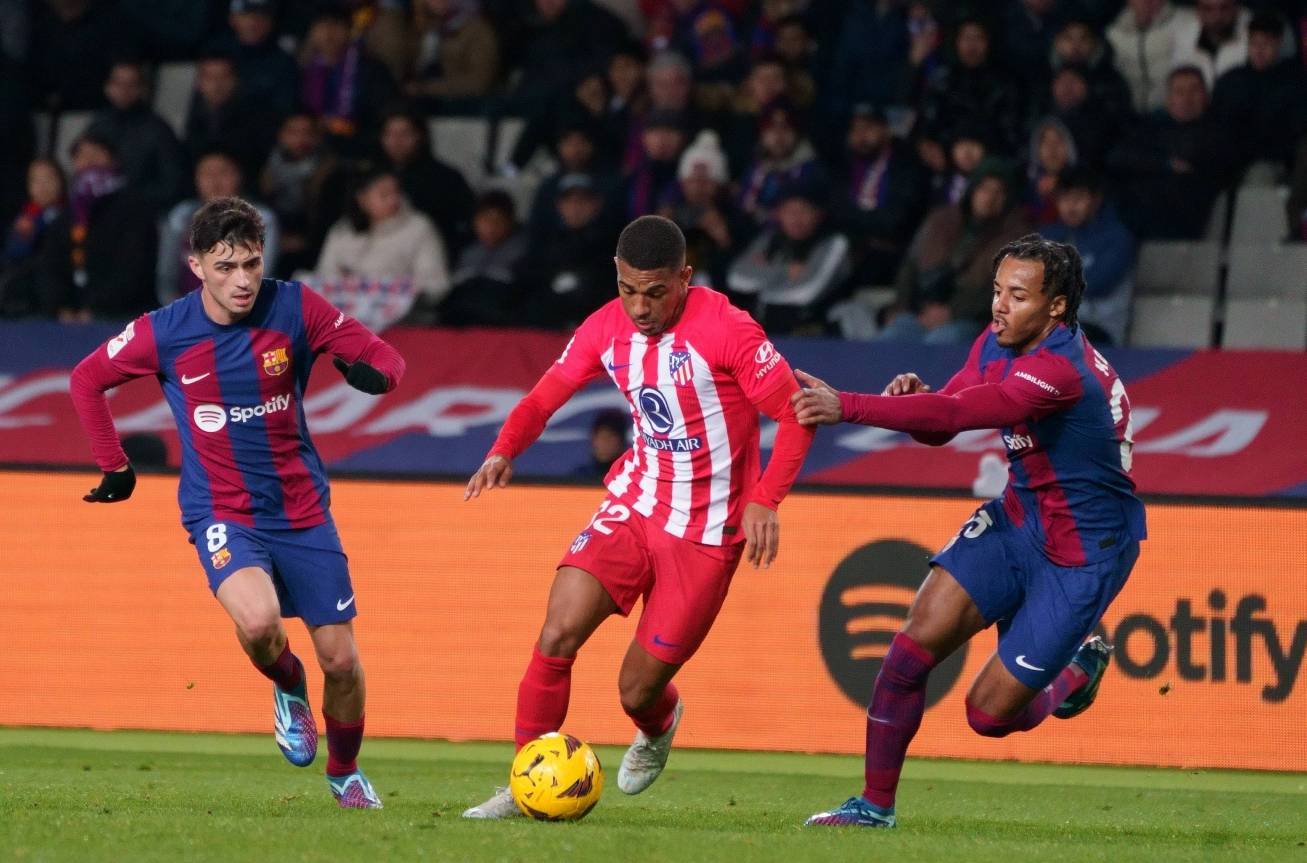 比赛过程中球员们呈现出优雅的动作