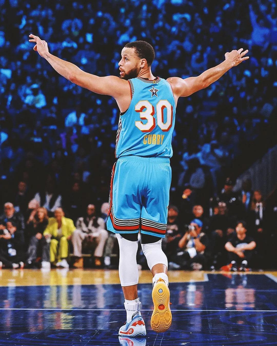 库里再获MVP!神奇表现持续火爆,助力球队取胜 库里再获MVP!神奇表现持续火爆,助力球队取胜