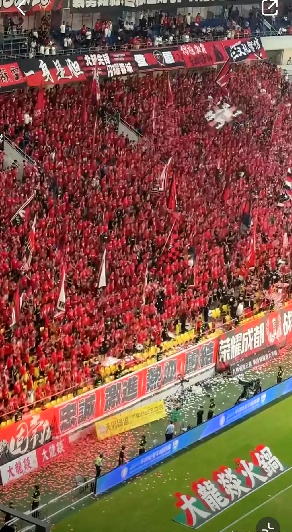 开云体育在线-比赛氛围热烈，球迷情绪高涨