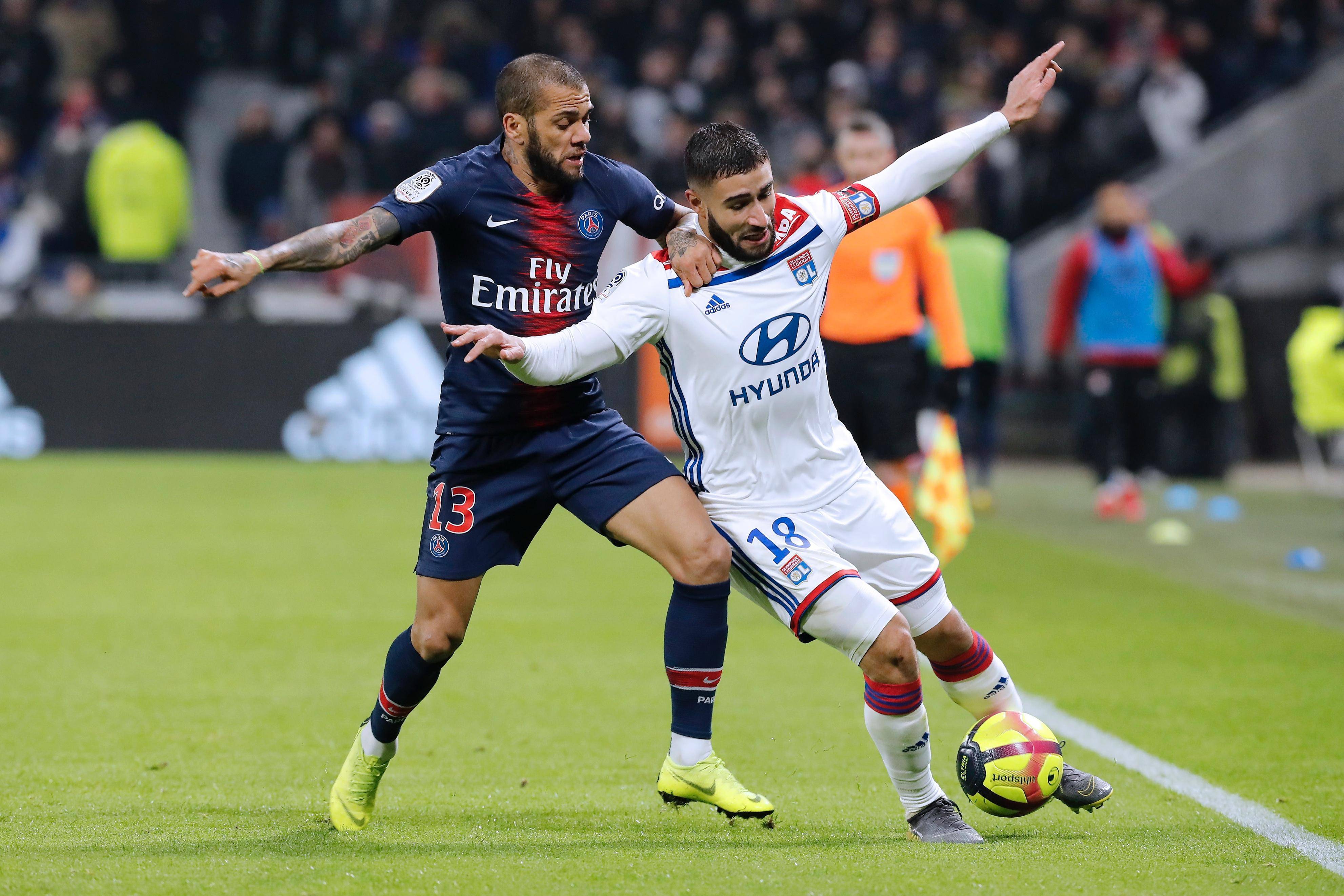 包含摩纳哥客场平局，前锋维托尔破门造点的词条