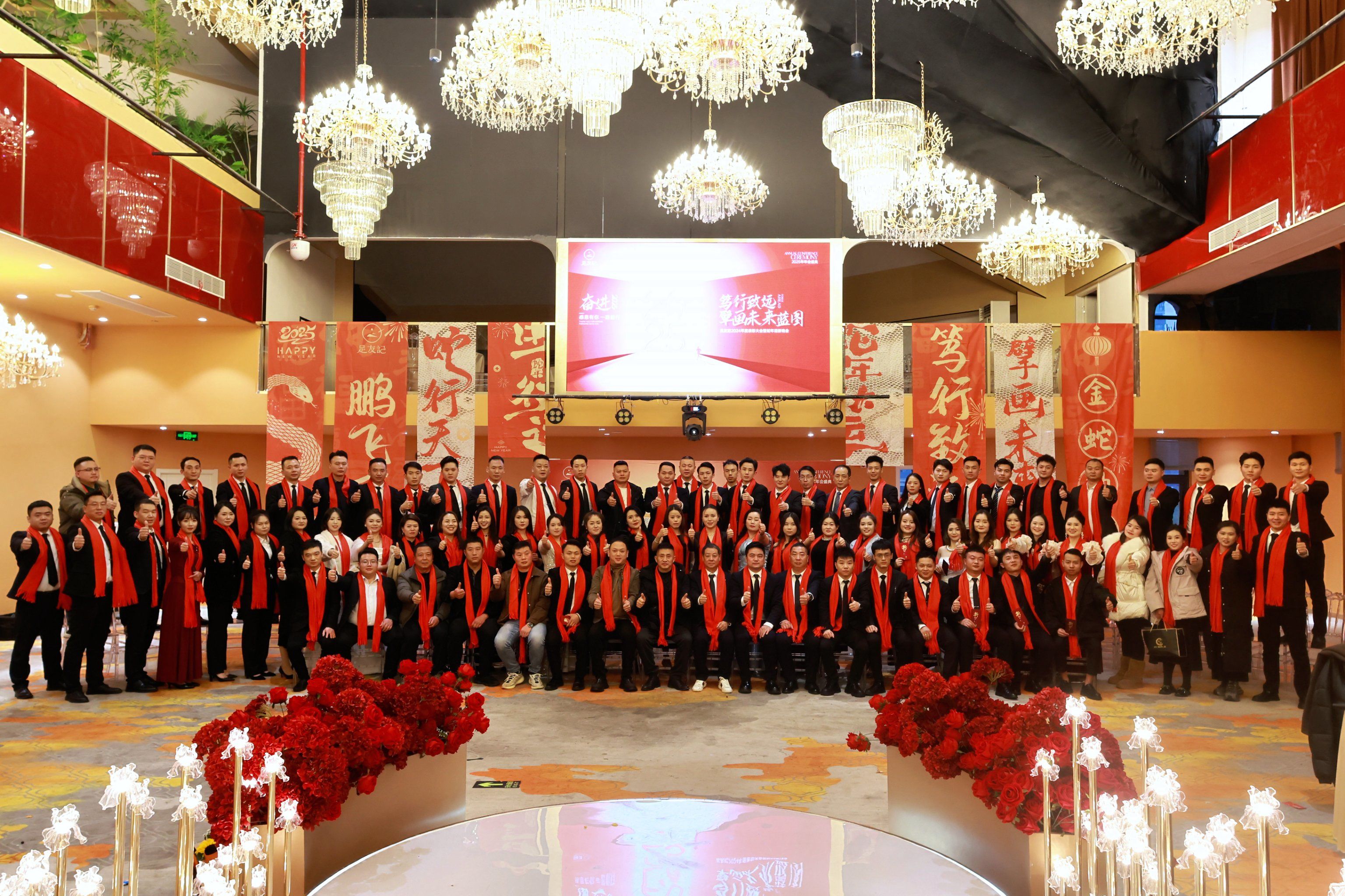 广州富力队员展现团队力量,携手取得胜利 广州富力队员展现团队力量,携手取得胜利