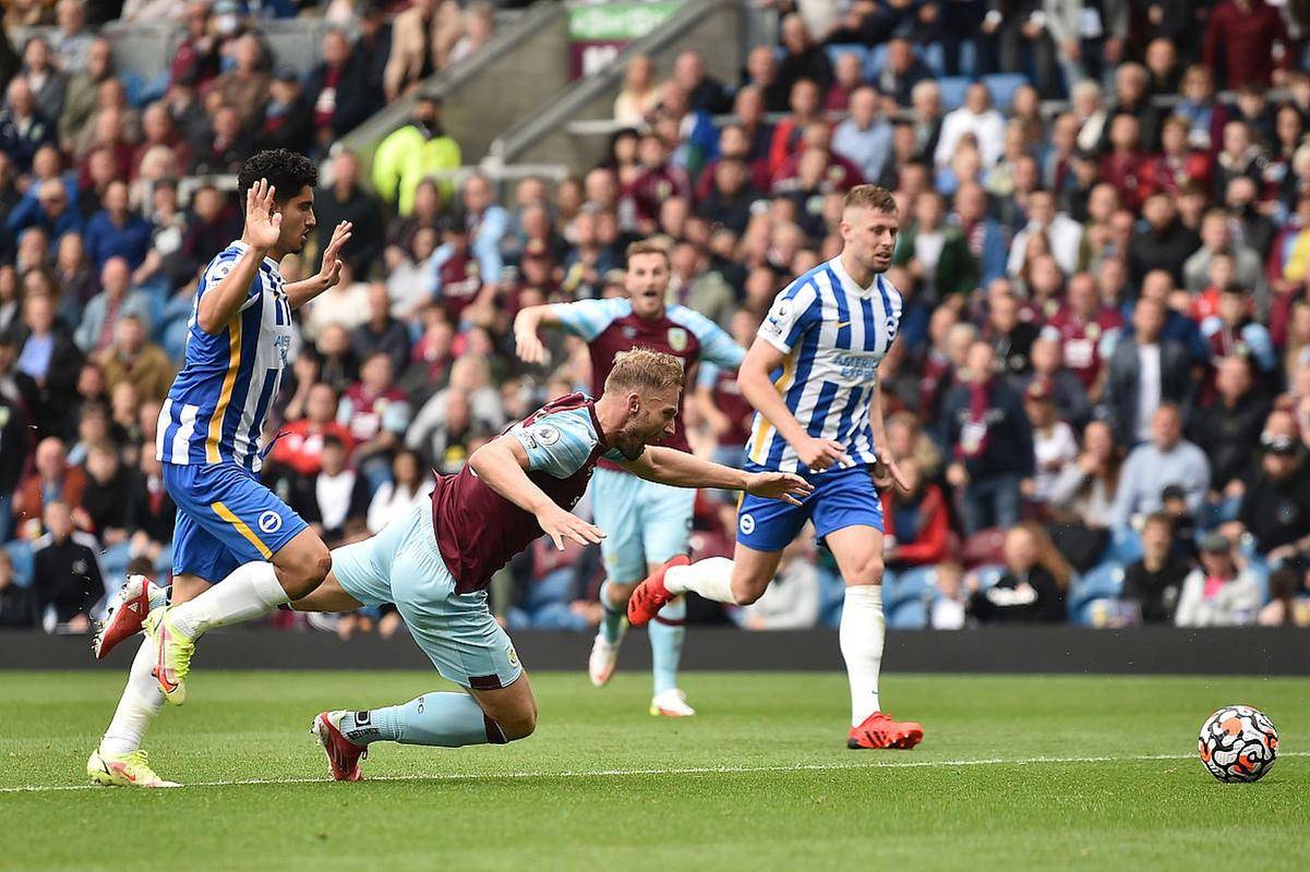 伯恩利客场大捷取得斩获三分 伯恩利客场大捷取得斩获三分