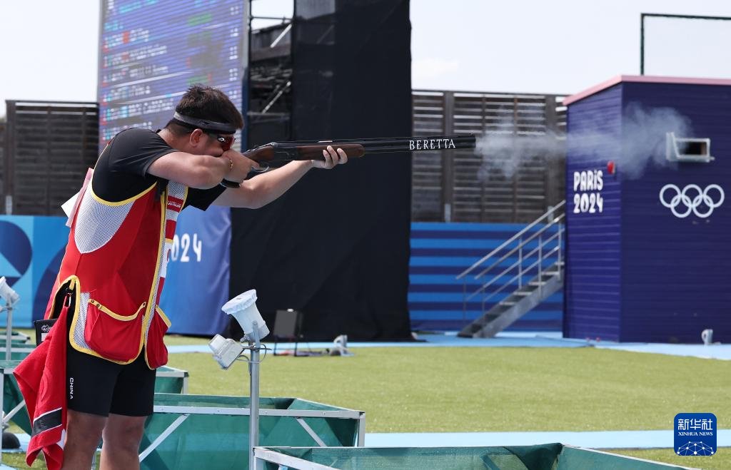 美国选手获得银牌射击比赛实力出击