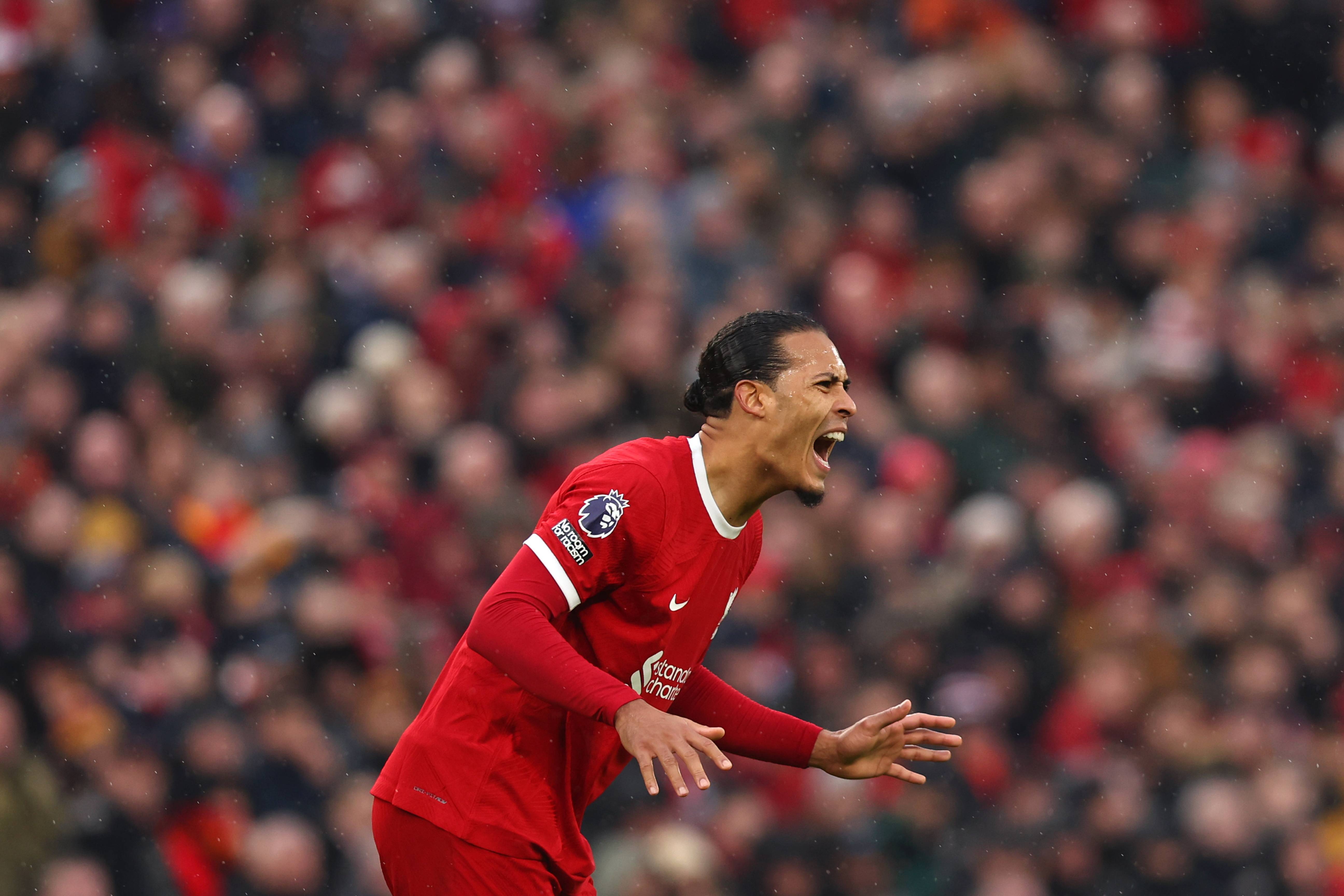 范戴克受伤哽咽:利物浦主将泪洒赛场 范戴克受伤哽咽:利物浦主将泪洒赛场