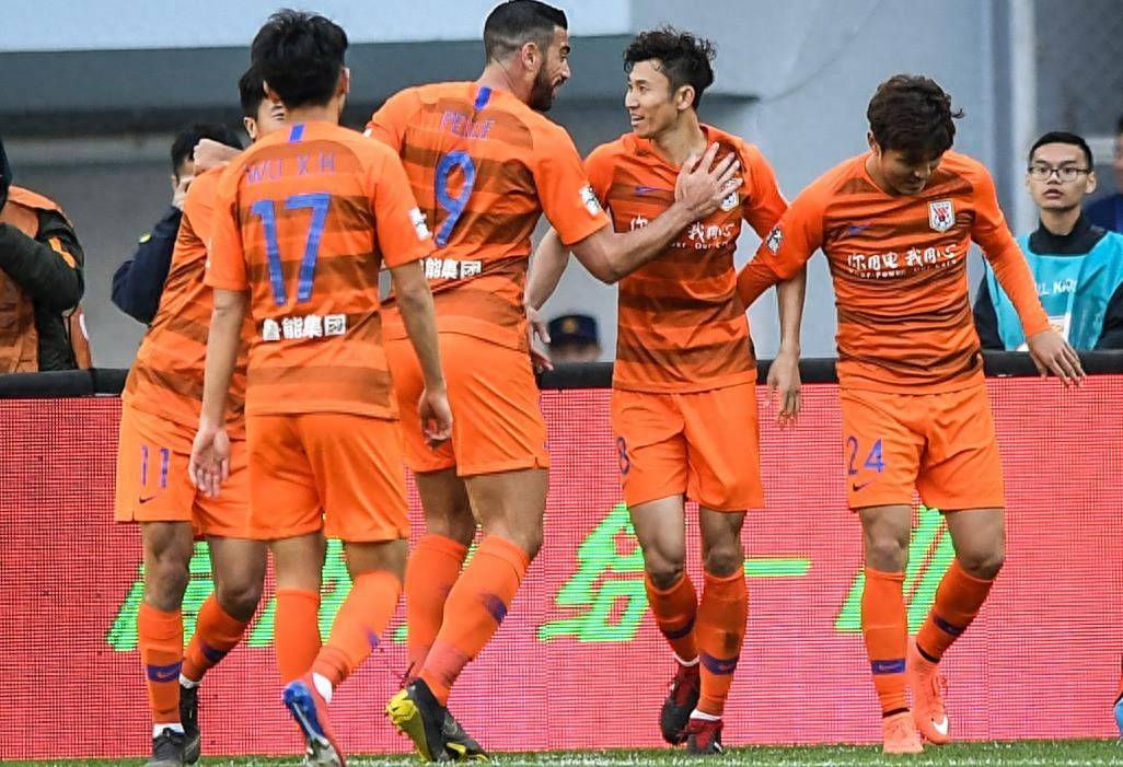 名将转会传闻惊现,球迷热议不断 名将转会传闻惊现,球迷热议不断