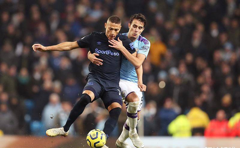 瓦拉多利德保持不败,赢得球迷喝彩的简单介绍 瓦拉多利德保持不败,赢得球迷喝彩的简单介绍