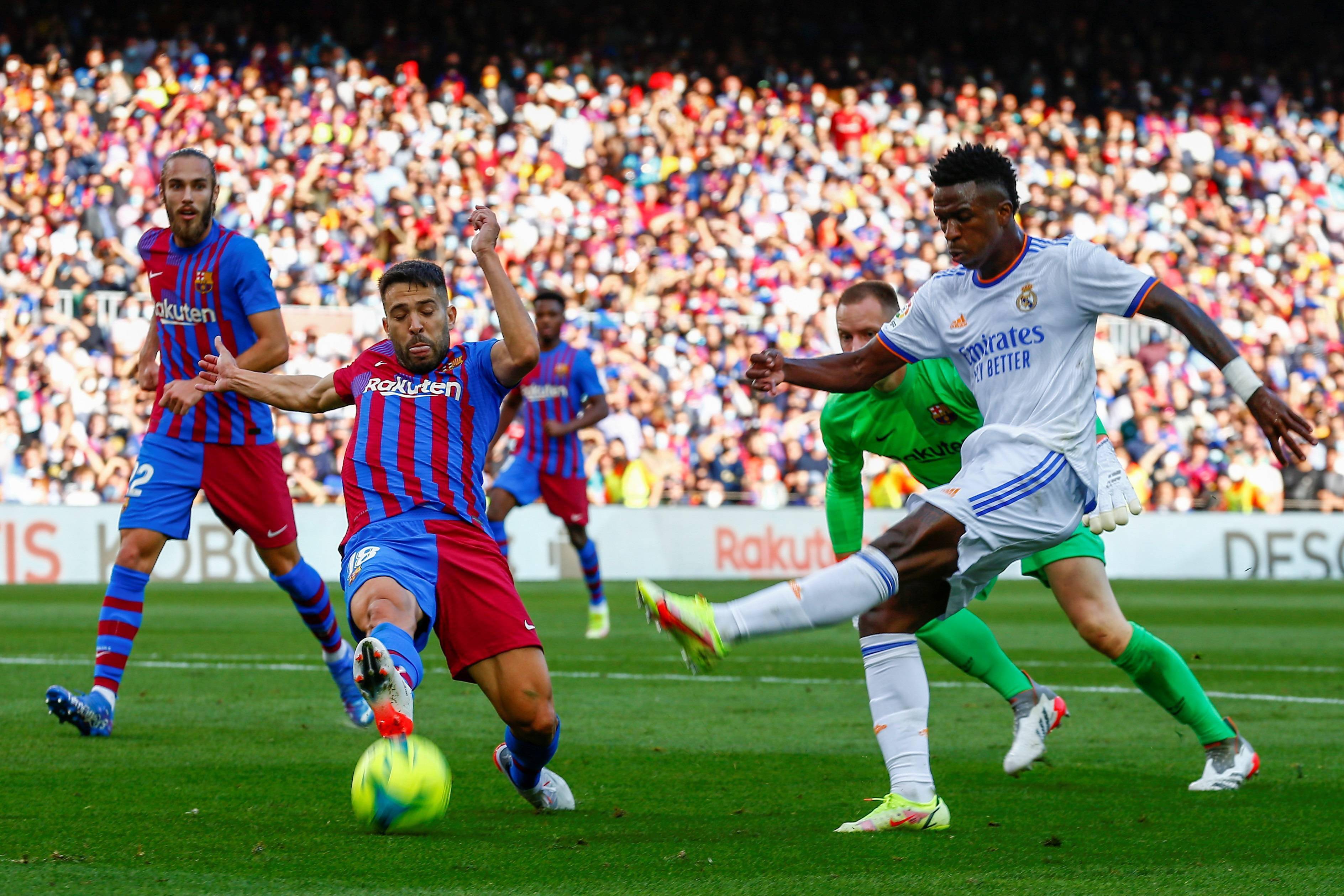 -瓦伦西亚客场逆转马德里竞技，获得关键三分