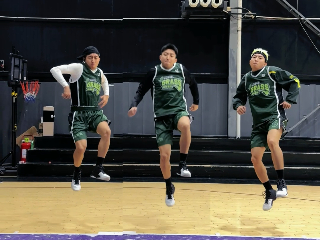 球场风云:女子足球比赛热血激烈 球场风云:女子足球比赛热血激烈