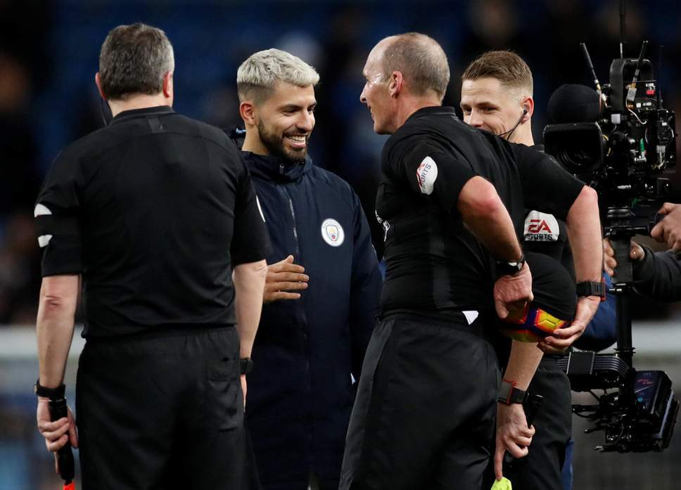 包含强队交手，激烈比赛唤起观众狂热情绪的词条