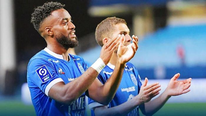 阿雅克肖主场胜利,复仇昂热成功 阿雅克肖主场胜利,复仇昂热成功