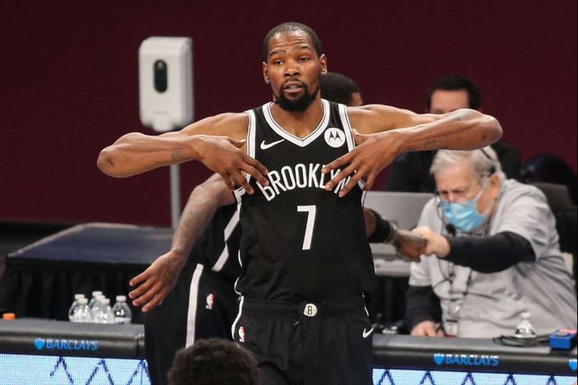 公牛再胜篮网，保持领先优势