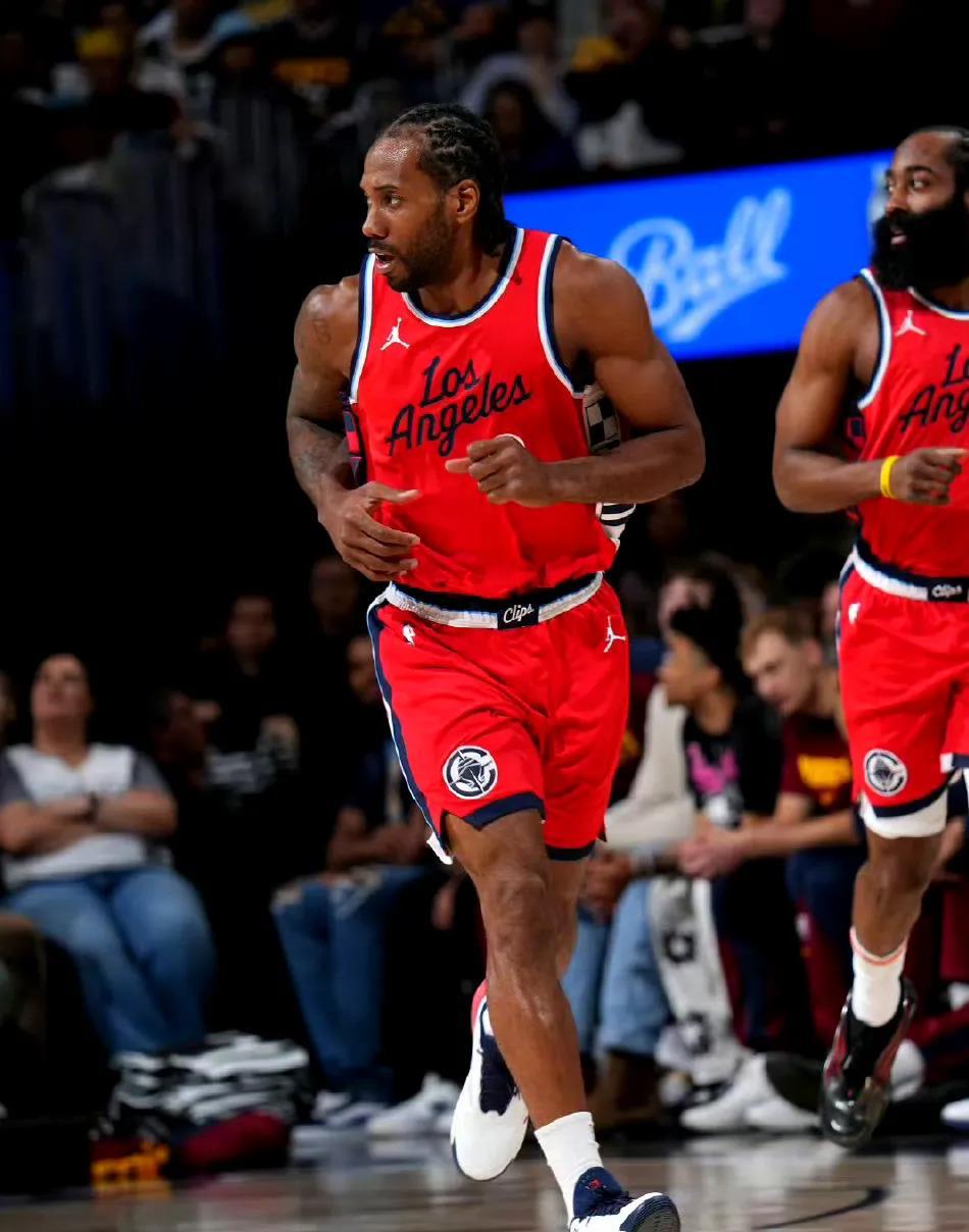 哈登32分率火箭横扫步行者，赛季表现不俗