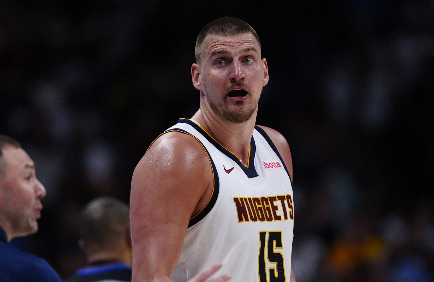 约基奇复出掘金深夜对决本轮前争 约基奇复出掘金深夜对决本轮前争