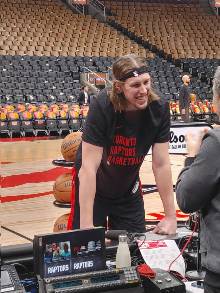 猛龙队签下新援，加强内线实力