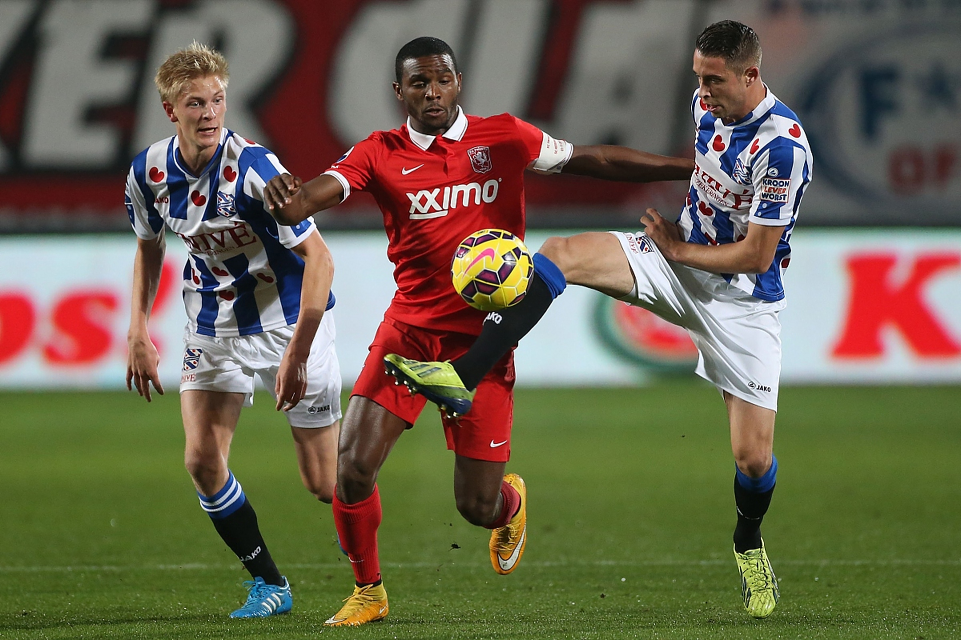 包含阿贾克斯斩获客场连胜，取得跳级赛季冠军的词条