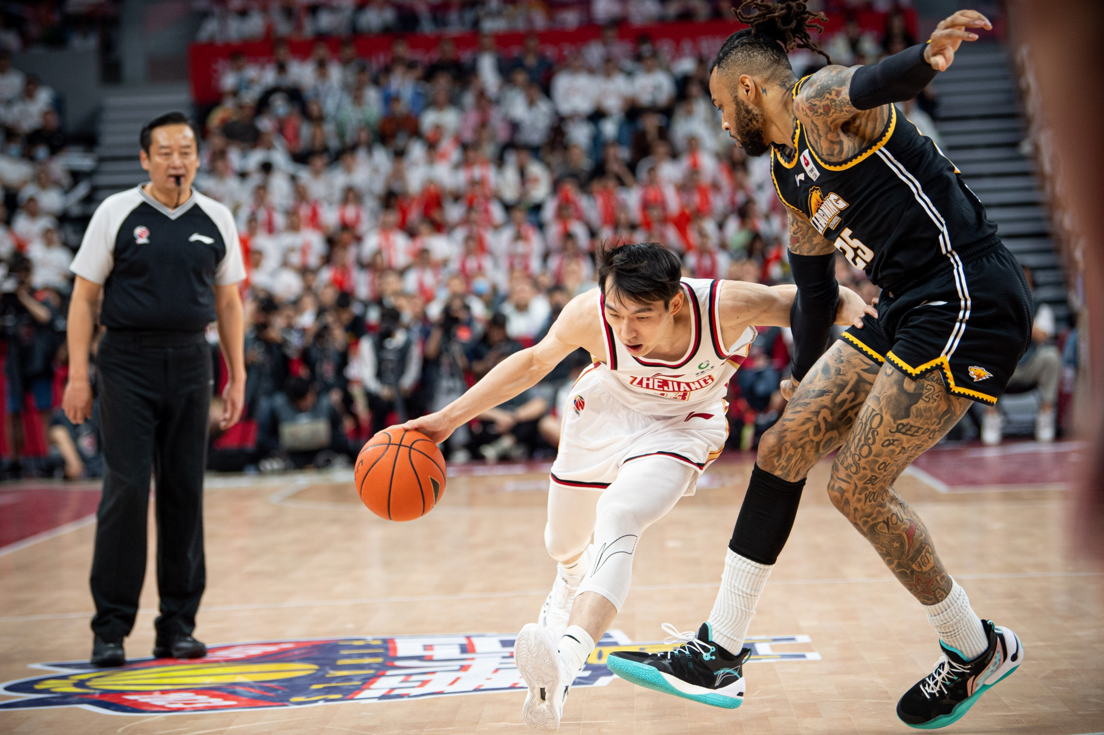 新疆队完胜辽宁队,拉文状态火热的简单介绍 新疆队完胜辽宁队,拉文状态火热的简单介绍